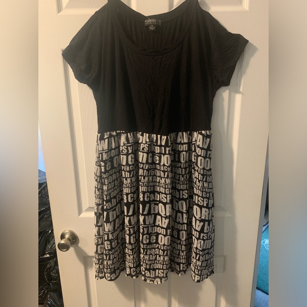 FOREVER 21+ Women Plus Size 3X Black White  Mini Dress